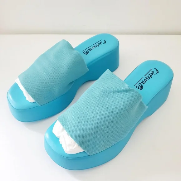 NWT Leather and Textile Slides - Picture 3 of 4